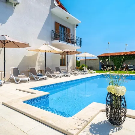 House Demetra By Briskva Villa