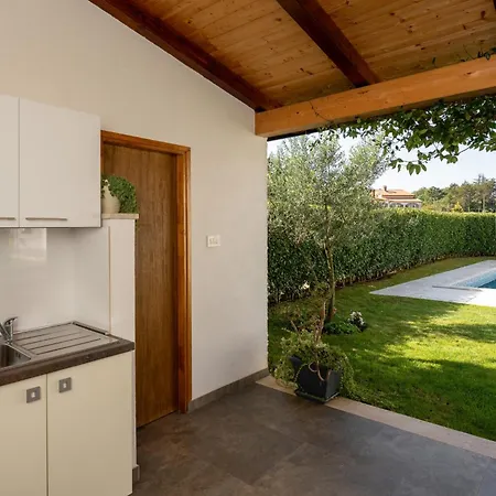 House Demetra By Briskva 빌라