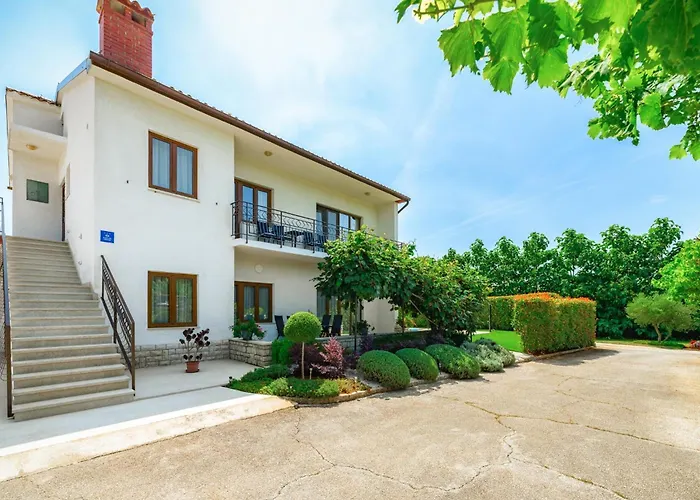 House Demetra By Briskva Vila Tinjan