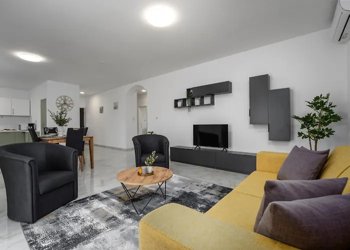 Vila House Demetra By Briskva *